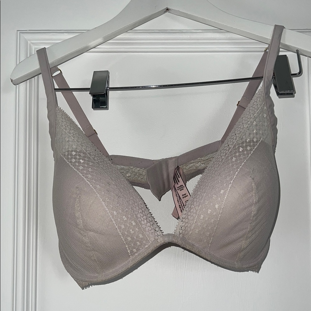 Victoria's Secret Lace Accent Bra in Light Taupe Size 38D💖✨💕🎀
